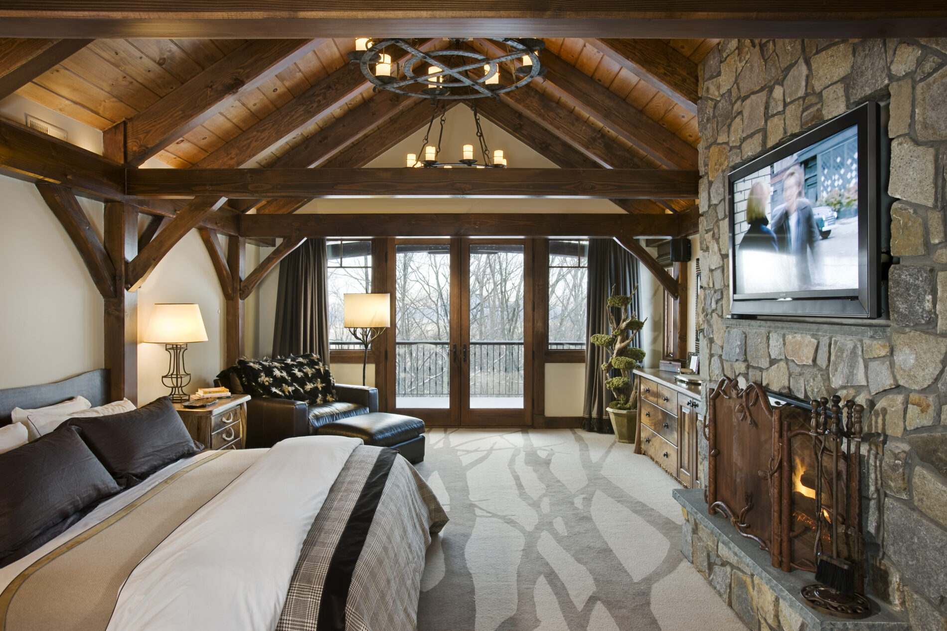 Log Home & Timber Frame Interiors: What Are the Differences?
